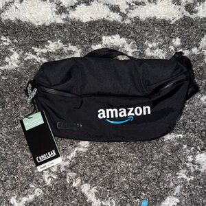 NWT Amazon CamelBak Pivot Sling Black Belt Bag